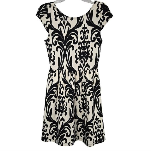 Francesca's Buttons Damask Jaquard Knit Scuba Dress Sleeveless Fit & Flare Mini - Picture 9 of 9